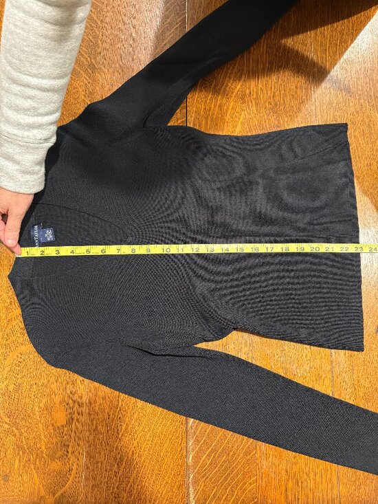 Ann Taylor V-Neck Sweater -- Medium - Picture 5 of 7